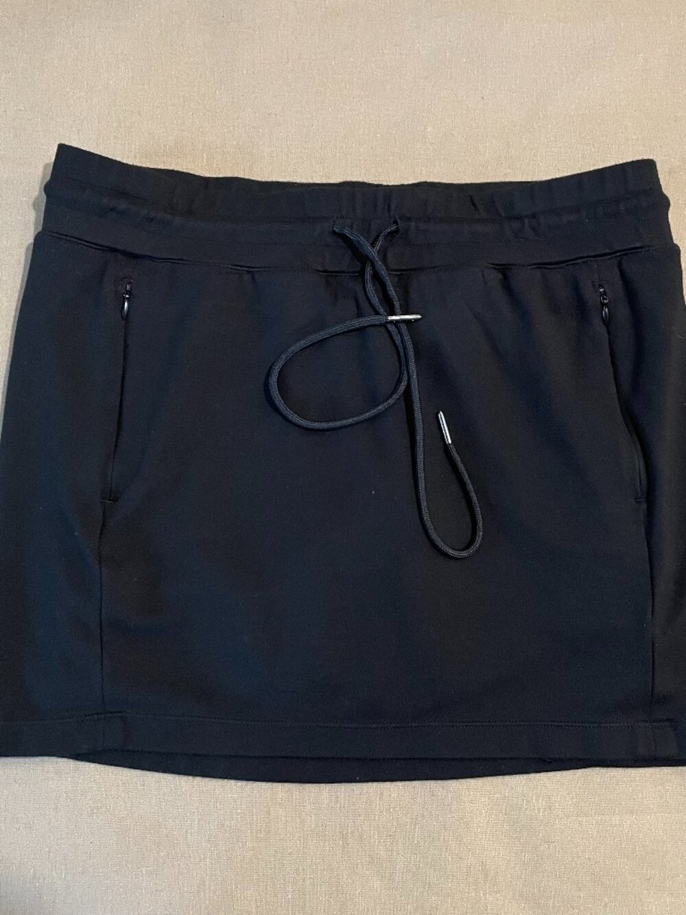 Liverpool Los Angeles Pull-On Skort Size M Black Viscose Lightweight Athleisure